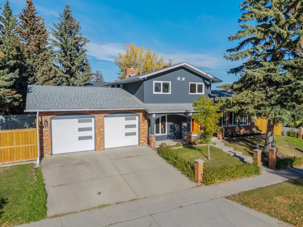 263 Silvergrove Place NW Calgary AB T3B 4T5