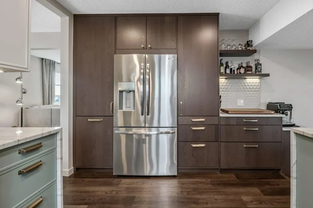 263 Silvergrove Place NW Calgary AB T3B 4T5