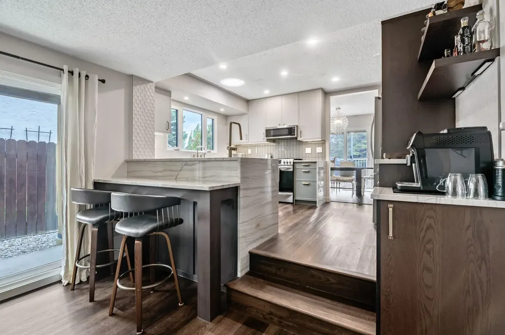 263 Silvergrove Place NW Calgary AB T3B 4T5