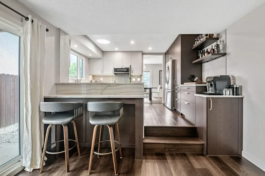 263 Silvergrove Place NW Calgary AB T3B 4T5