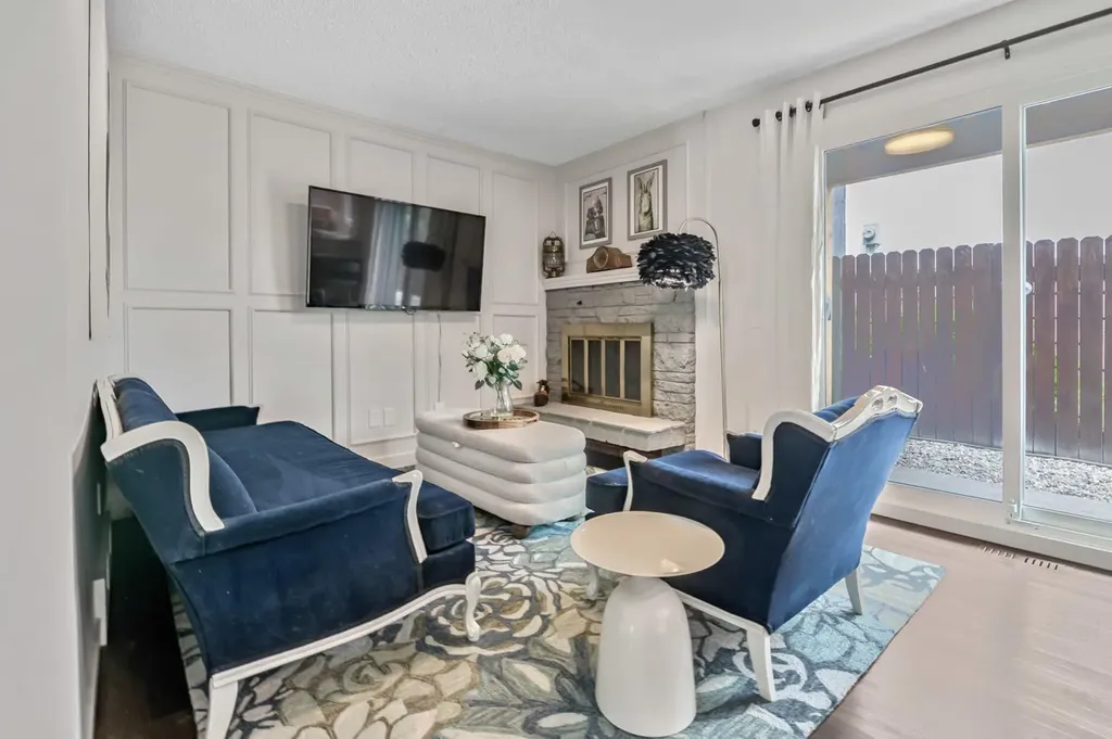 263 Silvergrove Place NW Calgary AB T3B 4T5
