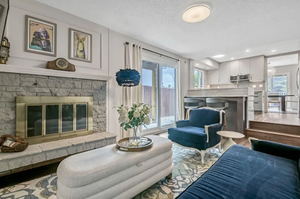 263 Silvergrove Place NW Calgary AB T3B 4T5