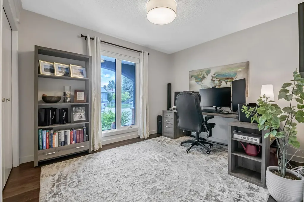 263 Silvergrove Place NW Calgary AB T3B 4T5