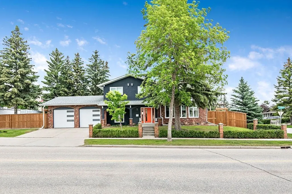 263 Silvergrove Place NW Calgary AB T3B 4T5