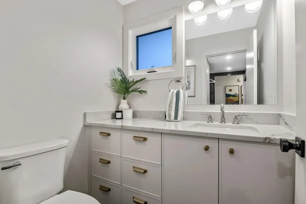 263 Silvergrove Place NW Calgary AB T3B 4T5