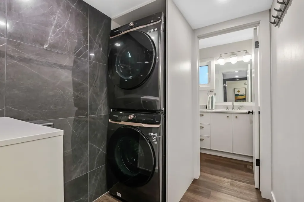263 Silvergrove Place NW Calgary AB T3B 4T5