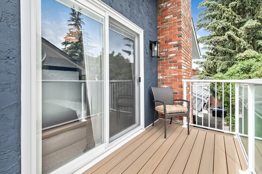 263 Silvergrove Place NW Calgary AB T3B 4T5