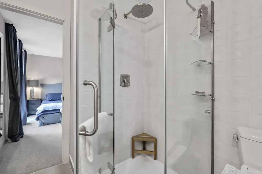 263 Silvergrove Place NW Calgary AB T3B 4T5