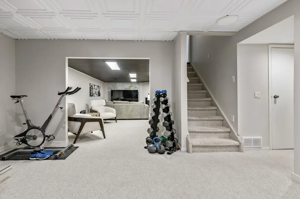 263 Silvergrove Place NW Calgary AB T3B 4T5