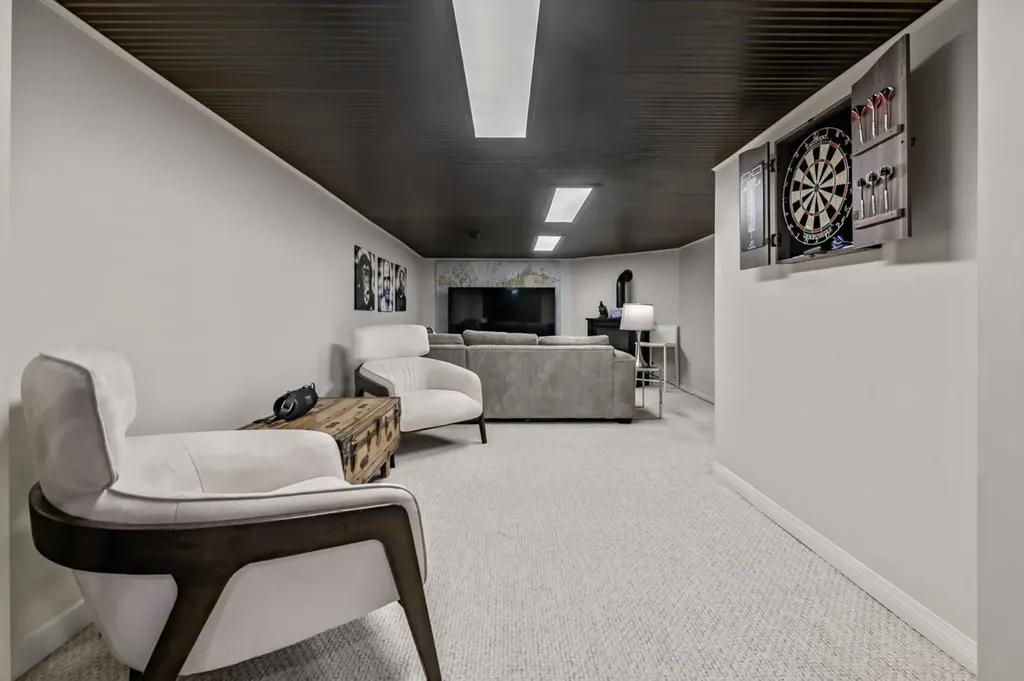 263 Silvergrove Place NW Calgary AB T3B 4T5