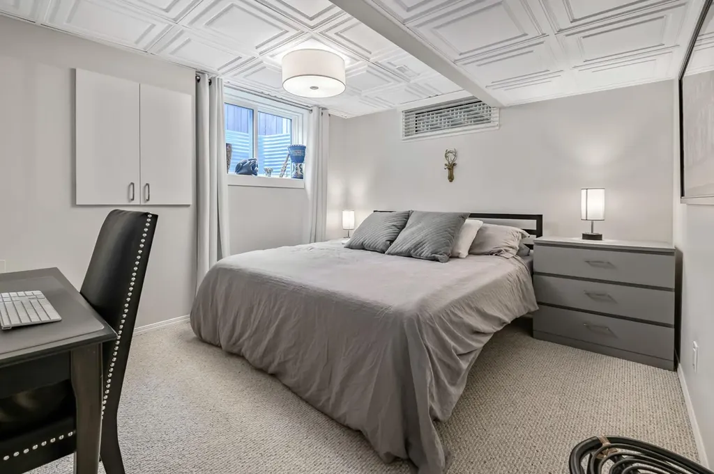 263 Silvergrove Place NW Calgary AB T3B 4T5