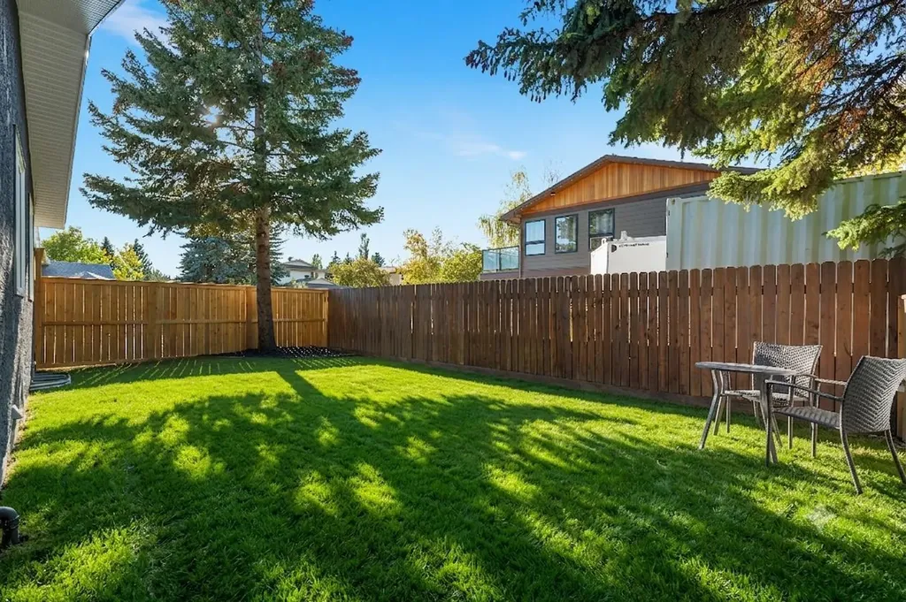 263 Silvergrove Place NW Calgary AB T3B 4T5
