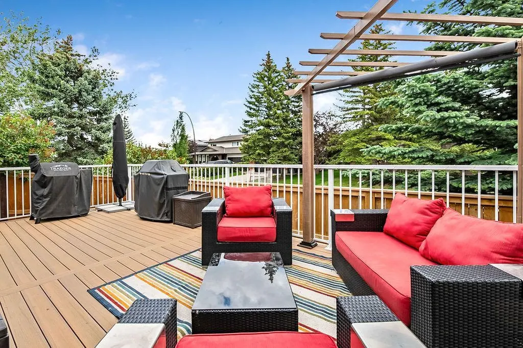 263 Silvergrove Place NW Calgary AB T3B 4T5