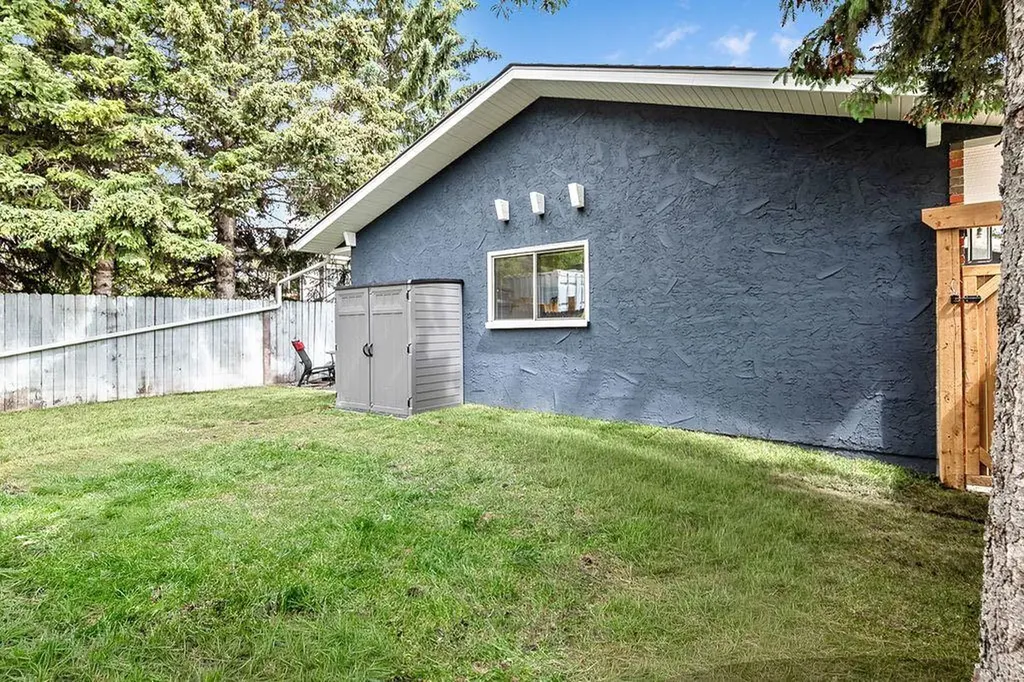 263 Silvergrove Place NW Calgary AB T3B 4T5
