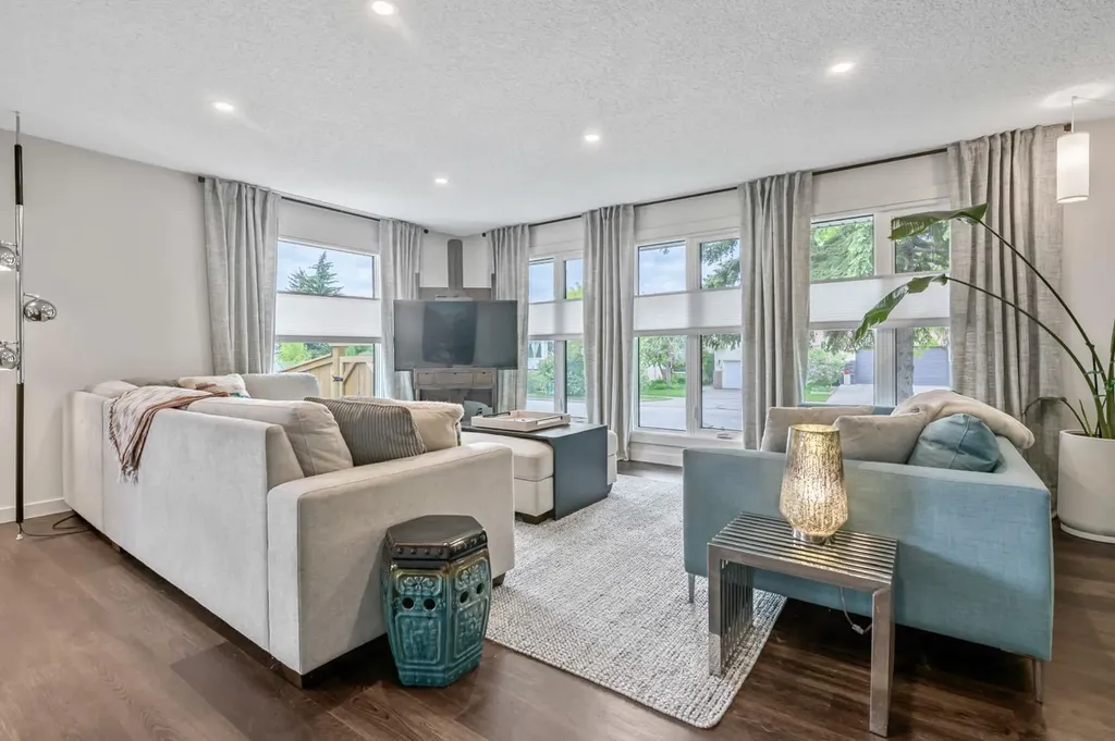 263 Silvergrove Place NW Calgary AB T3B 4T5