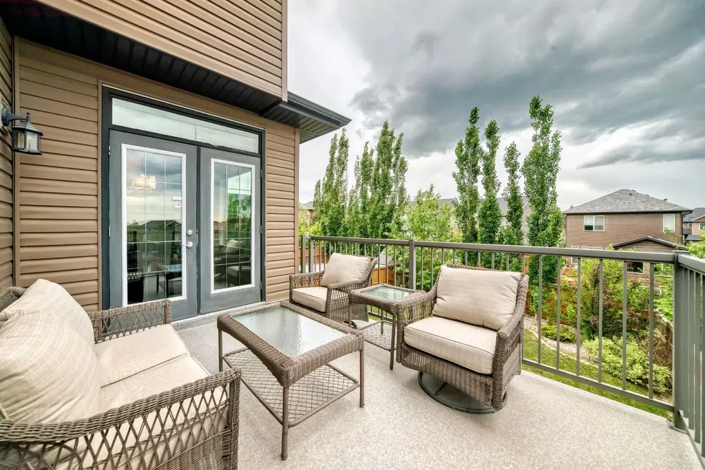 49 Nolanshire Green NW Calgary AB T3R 0P6