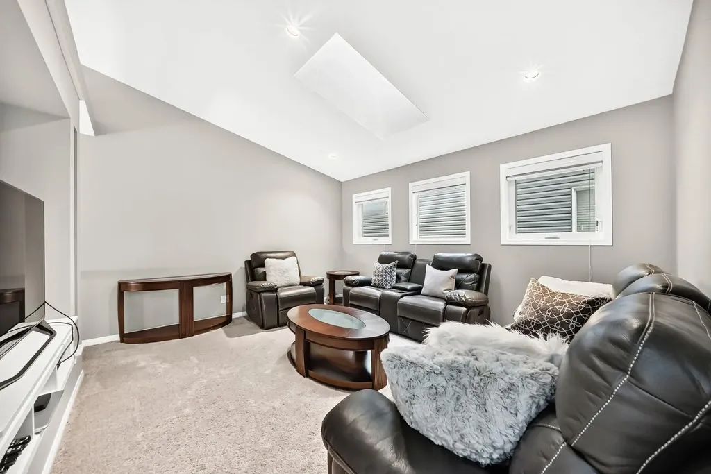 49 Nolanshire Green NW Calgary AB T3R 0P6