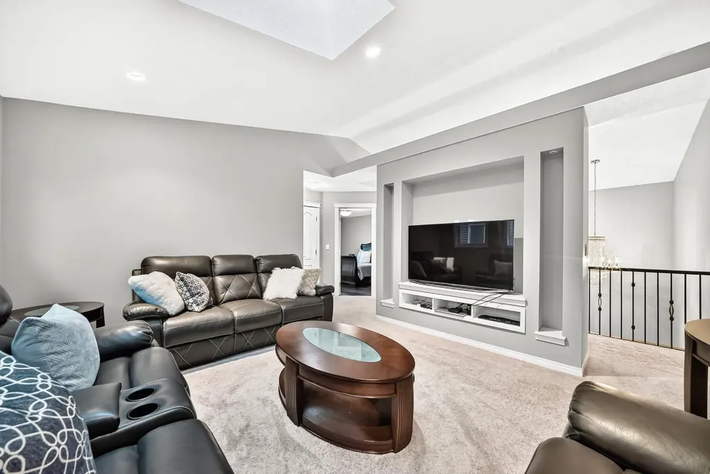 49 Nolanshire Green NW Calgary AB T3R 0P6