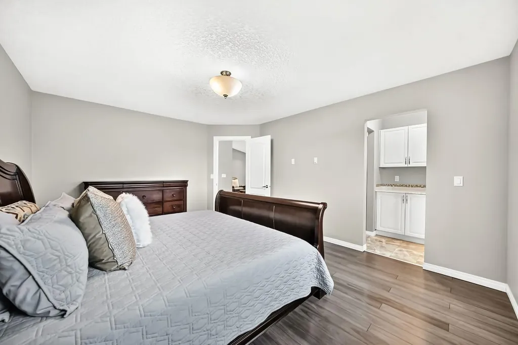 49 Nolanshire Green NW Calgary AB T3R 0P6