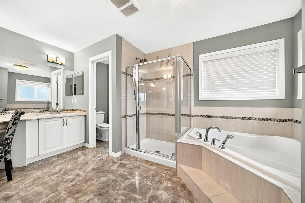 49 Nolanshire Green NW Calgary AB T3R 0P6