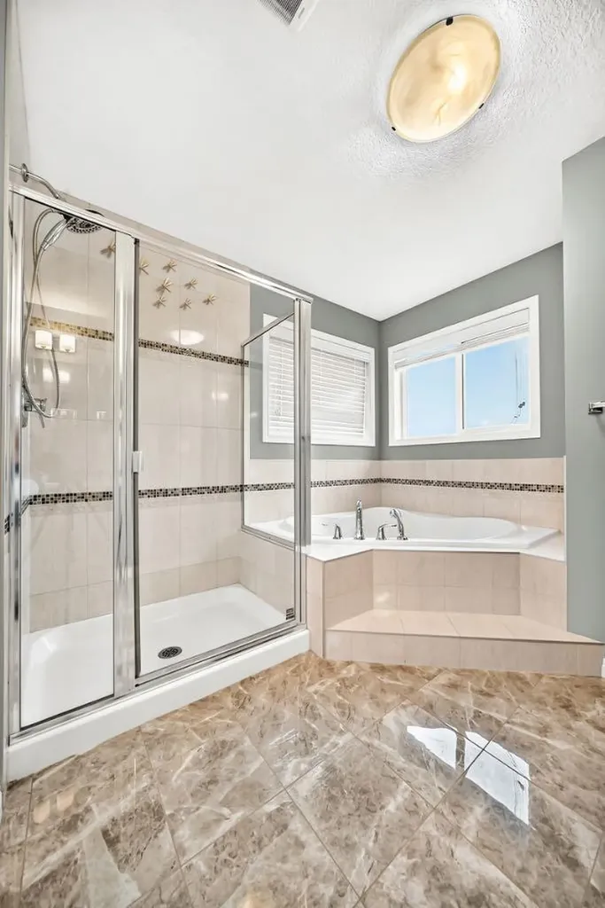 49 Nolanshire Green NW Calgary AB T3R 0P6