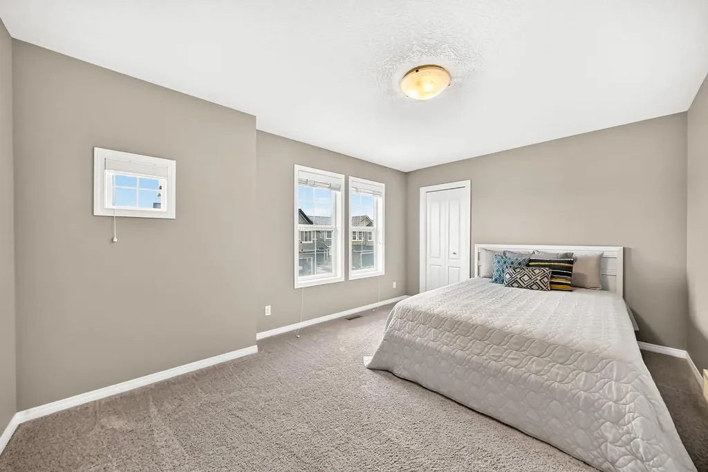 49 Nolanshire Green NW Calgary AB T3R 0P6