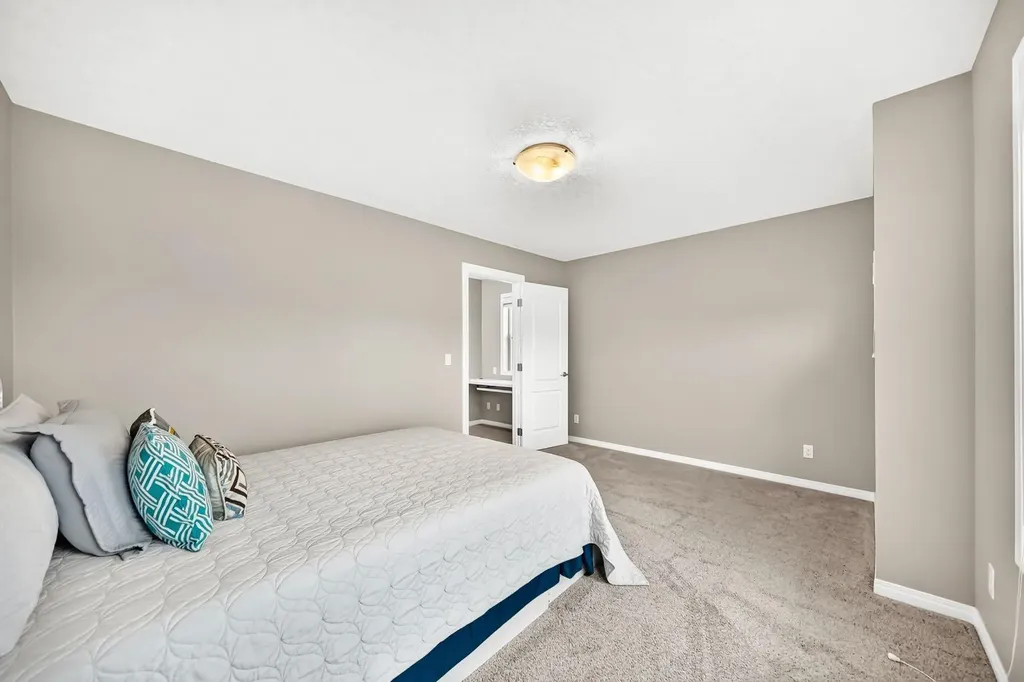 49 Nolanshire Green NW Calgary AB T3R 0P6
