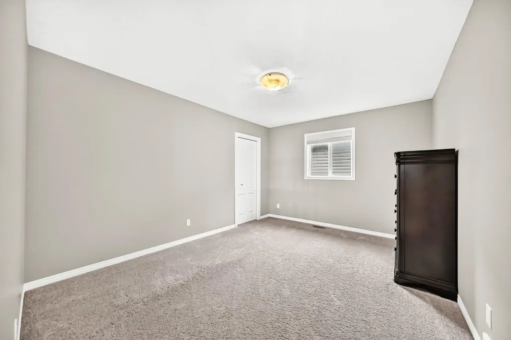 49 Nolanshire Green NW Calgary AB T3R 0P6