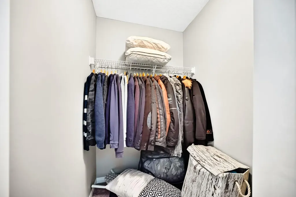 49 Nolanshire Green NW Calgary AB T3R 0P6