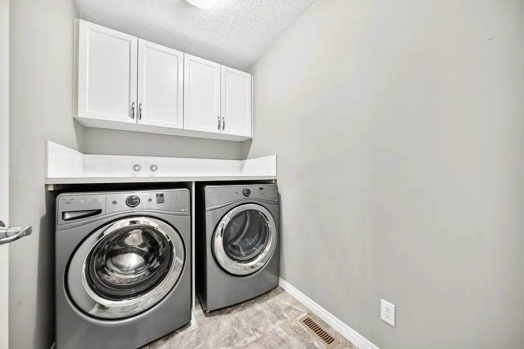 49 Nolanshire Green NW Calgary AB T3R 0P6