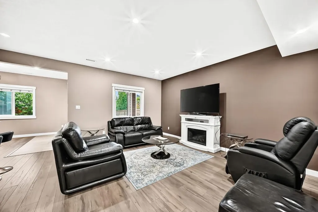 49 Nolanshire Green NW Calgary AB T3R 0P6