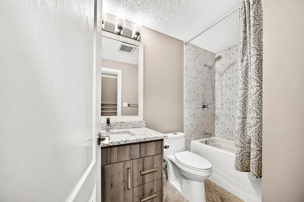 49 Nolanshire Green NW Calgary AB T3R 0P6