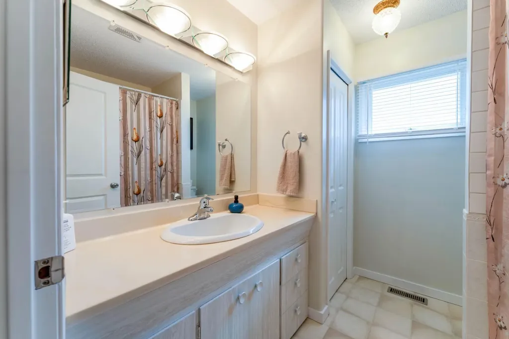 551 Riverside Drive W Drumheller AB T0J0Y2