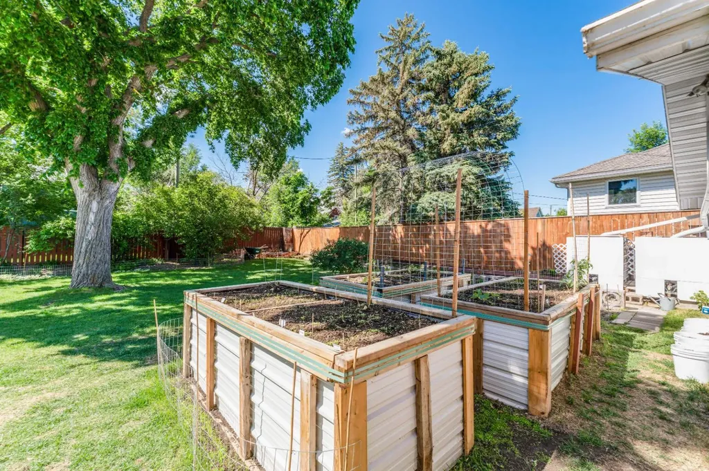 551 Riverside Drive W Drumheller AB T0J0Y2