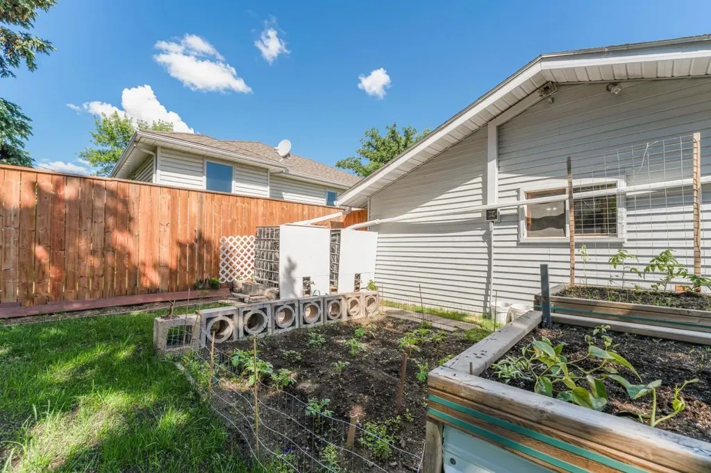 551 Riverside Drive W Drumheller AB T0J0Y2