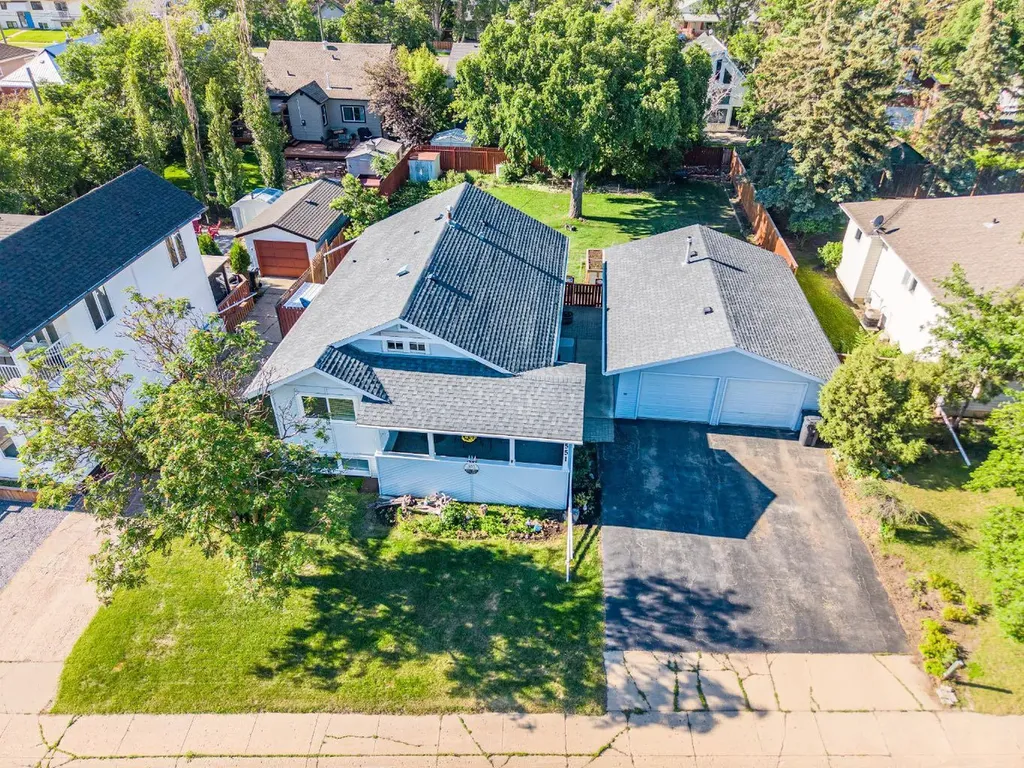 551 Riverside Drive W Drumheller AB T0J0Y2