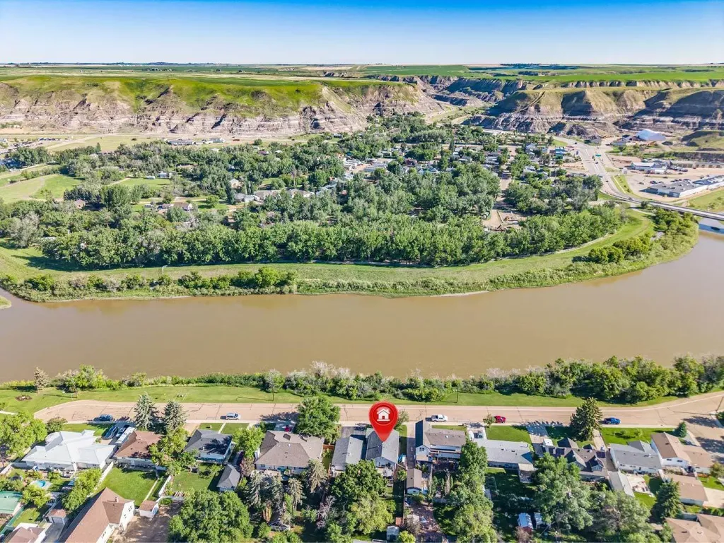 551 Riverside Drive W Drumheller AB T0J0Y2