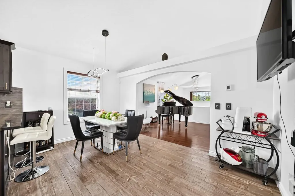 91 Panamount Gardens NW Calgary AB T3K 5V5