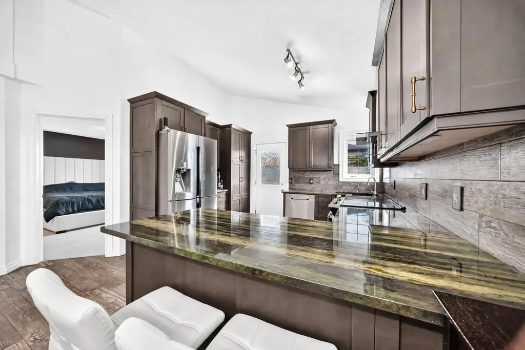 91 Panamount Gardens NW Calgary AB T3K 5V5