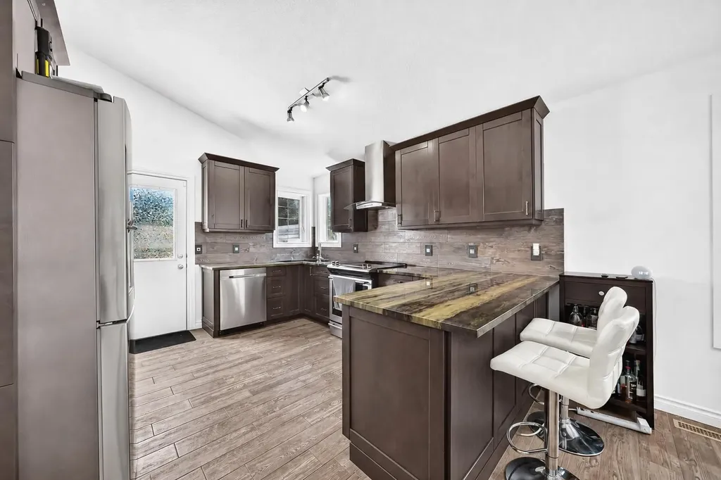 91 Panamount Gardens NW Calgary AB T3K 5V5