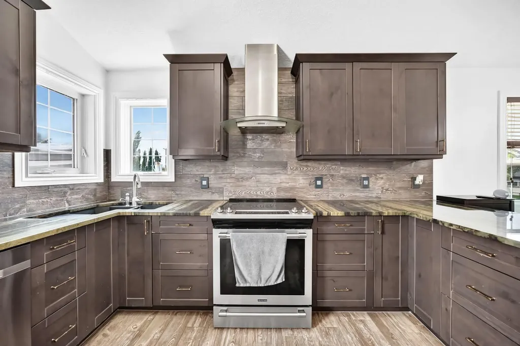 91 Panamount Gardens NW Calgary AB T3K 5V5