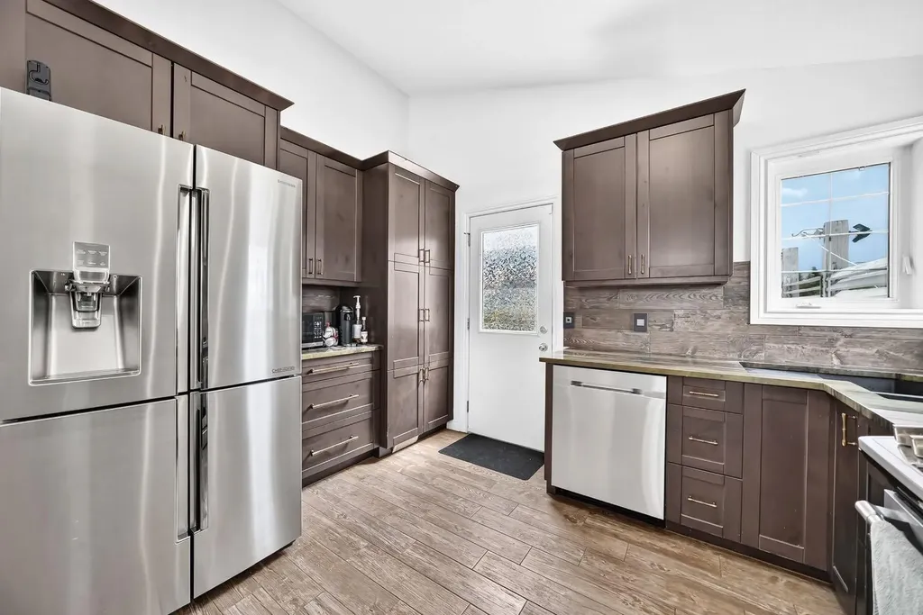 91 Panamount Gardens NW Calgary AB T3K 5V5