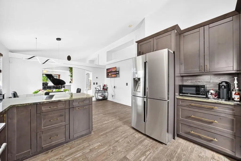 91 Panamount Gardens NW Calgary AB T3K 5V5