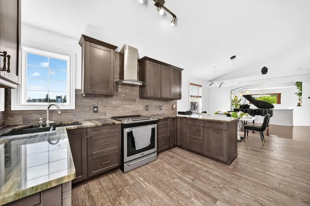 91 Panamount Gardens NW Calgary AB T3K 5V5