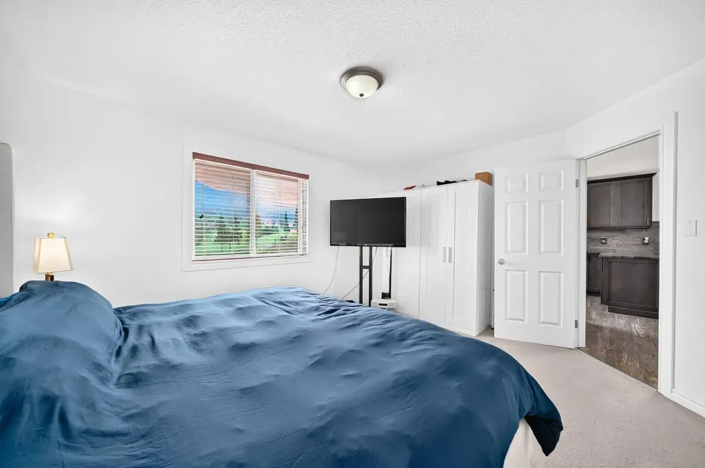 91 Panamount Gardens NW Calgary AB T3K 5V5