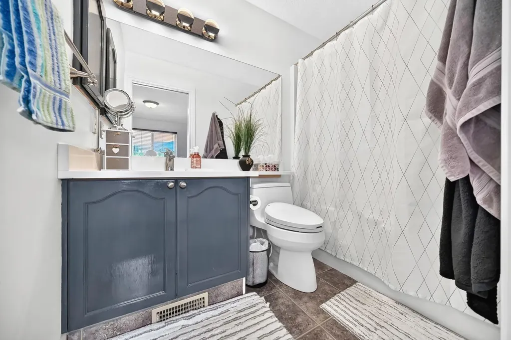 91 Panamount Gardens NW Calgary AB T3K 5V5