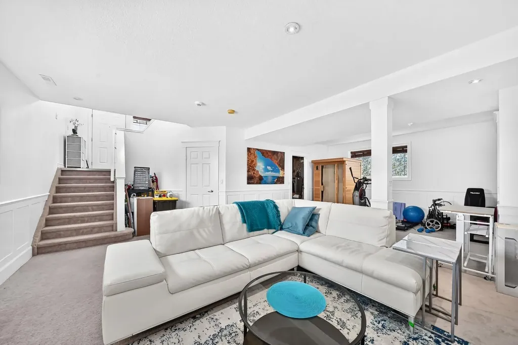 91 Panamount Gardens NW Calgary AB T3K 5V5