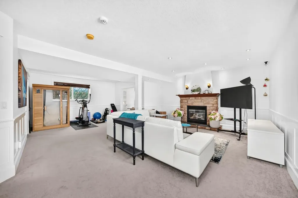 91 Panamount Gardens NW Calgary AB T3K 5V5