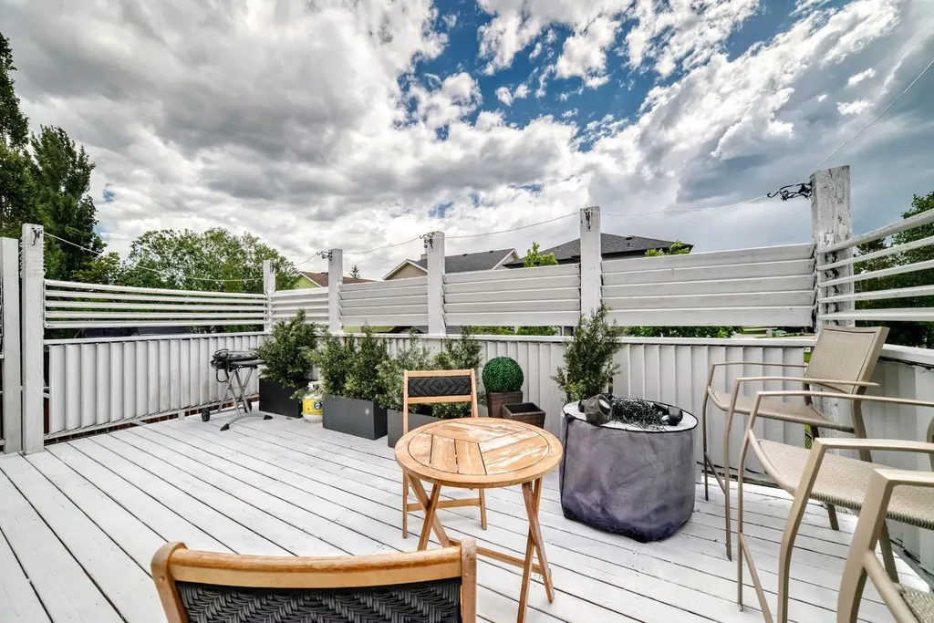 91 Panamount Gardens NW Calgary AB T3K 5V5
