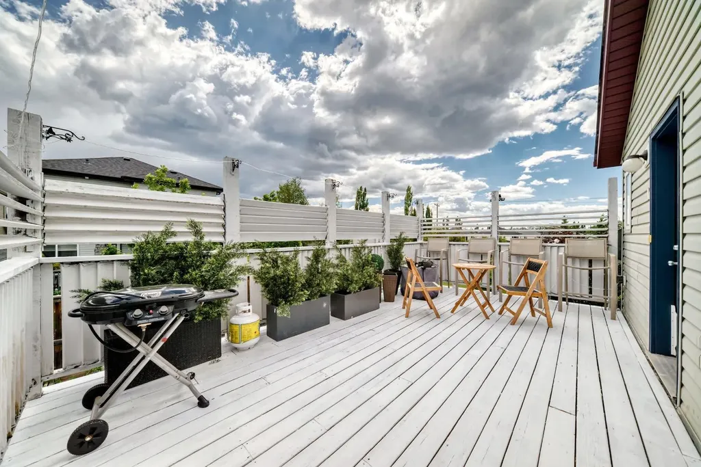 91 Panamount Gardens NW Calgary AB T3K 5V5